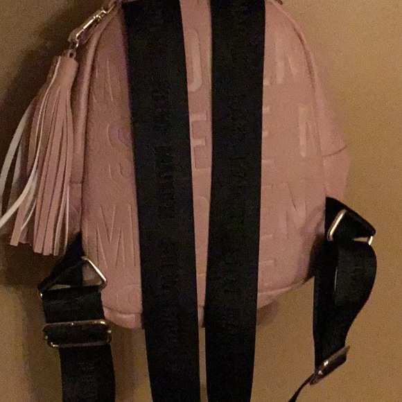 Designer Steve Madden Medium Backpack Purse / Pink / Roségold Color / Imprint - Picture 4 of 10